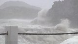 浙江：台风“烟花”登陆，拷门大坝掀起数米高巨浪