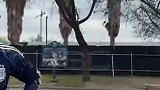 纪念碑球场开放入场 球迷争先恐后狂奔入场