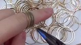 男朋友用铁丝圈圈做耳环送我，怎么感觉比买来的还要精致，好喜欢！