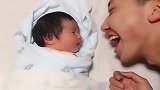 出生第二天的宝宝，父爱如山！