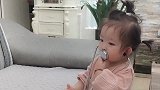 萌娃戴着听诊器的样子，真的好可爱呀