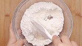 蛋黄酥真的太好吃了，我感觉我上辈子就是个蛋黄酥！