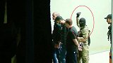 曾索要50万美金和直升机！格鲁吉亚银行劫匪投降 人质全部获救
