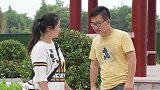 小伙带城里女友回老家，女友转身离开，不一会她又回来了