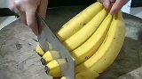 华人在纽约家里来客人，他们一般是这样切香蕉的，客人也十分喜欢