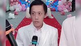 殷世航含泪携手自己爸爸 他这爹比他还年轻呢，不过这身高确实是一家子了娱乐播报台