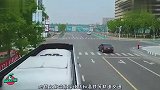 中国将火车造出新高度，不用铺轨道，在马路上就能跑