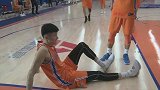 最后一道屏障！张兆旭镇守内线1防4 蔡亮拼到腿抽筋