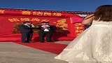 还以为是婚礼司仪呢，没想到是来抢亲的，新娘新郎直接懵圈了！