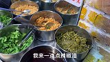 今天不做饭，和小孩在外面吃点，石锅拌饭，肠粉，开心的一天