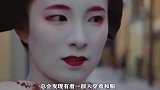 日本艺伎在台下是怎样化妆的？镜头记录全过程，常人忍受不了痛苦