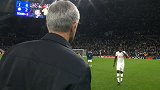穆里尼奥赛后等待热刺将士 一一鼓励弟子+最后一个进更衣室