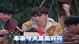 究极怕尖嘴动物张艺兴，被彩灯吓到起飞，张艺兴我只想离你远点！