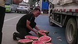 卖西瓜的大哥是个狠人，一次开十个给路人试吃，就是这么任性！