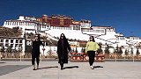 布达拉宫前走一波