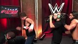 WWE-15年-RAW第1146期：DA后台怒揍双J 罗林斯使诈 DA误伤摄影师-花絮