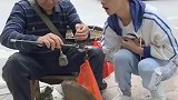 爷爷还送我俩橘子，真好