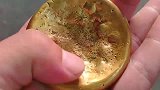 大爷河道里捡来的老物件，还是拿去给专家鉴定
