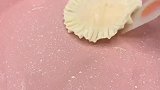 剩下的饺子皮包入鸡蛋，大人孩子都爱吃
