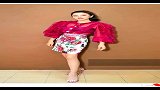 看了张雨绮穿绣花裙，网友：辣妈！