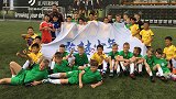小将谢场赢得对方球迷喝彩 俄罗斯球迷看台为敢梦少年鼓掌