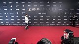 井柏然银色项链黑白西服杀，散发男人独特魅力
