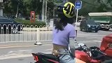 出门买菜，看到一位漂亮的机车女孩，这种女孩我该怎么搭讪！