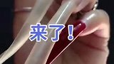 你敢信这是一双男人的手吗，看见他这长度，这辈子也娶不上老婆