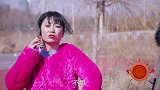 一男一女路边相撞开始吹牛，不想这牛吹得一个比一个厉害，真有才