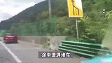 春节拍50多辆车高速占应急车道获奖1500元，女子回应质疑：依法办事