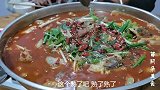 苗大姐5斤鱼头1斤肥肠，和妹妹们一起过国庆，K上两首歌
