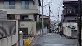日本雨后街道空无一人，空气清新，卫生也保持的很好