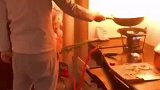 男子第一次做饭触发烟感系统，1小时家里淹成河