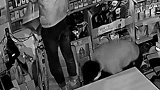 四川自贡：三小伙超市盗窃，店主：损失三万多，已报警