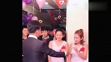 伴郎伴娘直接抱上了，就佩服这样的伴娘，性格开朗！