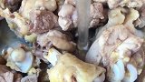 鸡腿炖蘑菇