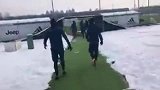 尤文全队雪地训练 两将变逗逼狂仍雪球