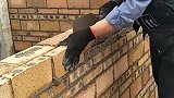 这才是专业的砌砖师傅，接下来的一幕看着真舒服，花块钱值了！