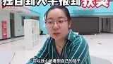 西安电子科技大学设独立新生奖鼓励新生一人报到。凡是学生一个人无家长陪同报到的，可获得一个奖状和学校发的文化衫。
