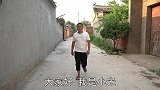 小光感觉自己工资低，和妈妈商量让舅舅涨工资，看妈妈什么态度