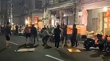 为争夺客人，海口两家餐馆多人互殴 警方：正在处置，伤者已送医
