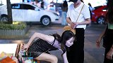 三里屯街拍，极品吊带装妹子，偶遇到真是缘分