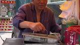 我跟老板买半岛铁盒，老板给我一个半岛铝盒，一开盖这饭菜嘎嘎香！