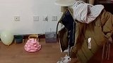 猫：你用那么大劲干嘛啊，都把我摔疼了呢！