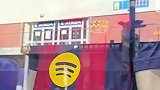 巴萨新赛季主场球衣发售 已有球迷在商店排队订购