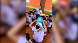 泰国小学生的恶趣味游戏 排在最后一名同学笑翻了