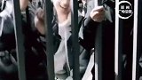 淮阴师范学院学生庆祝同学生日晚归，给阿姨连唱了两遍《世上只有妈妈好》求开门…大学生 宿管