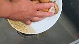 我家炒香菇不放肉也好吃，放入2个鸡蛋，上桌吃1大盘都不解馋