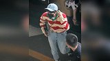 王源抽烟风波后现身机场 造型青春身形瘦削