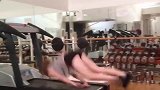 看着就疼 跑步机上作死操作